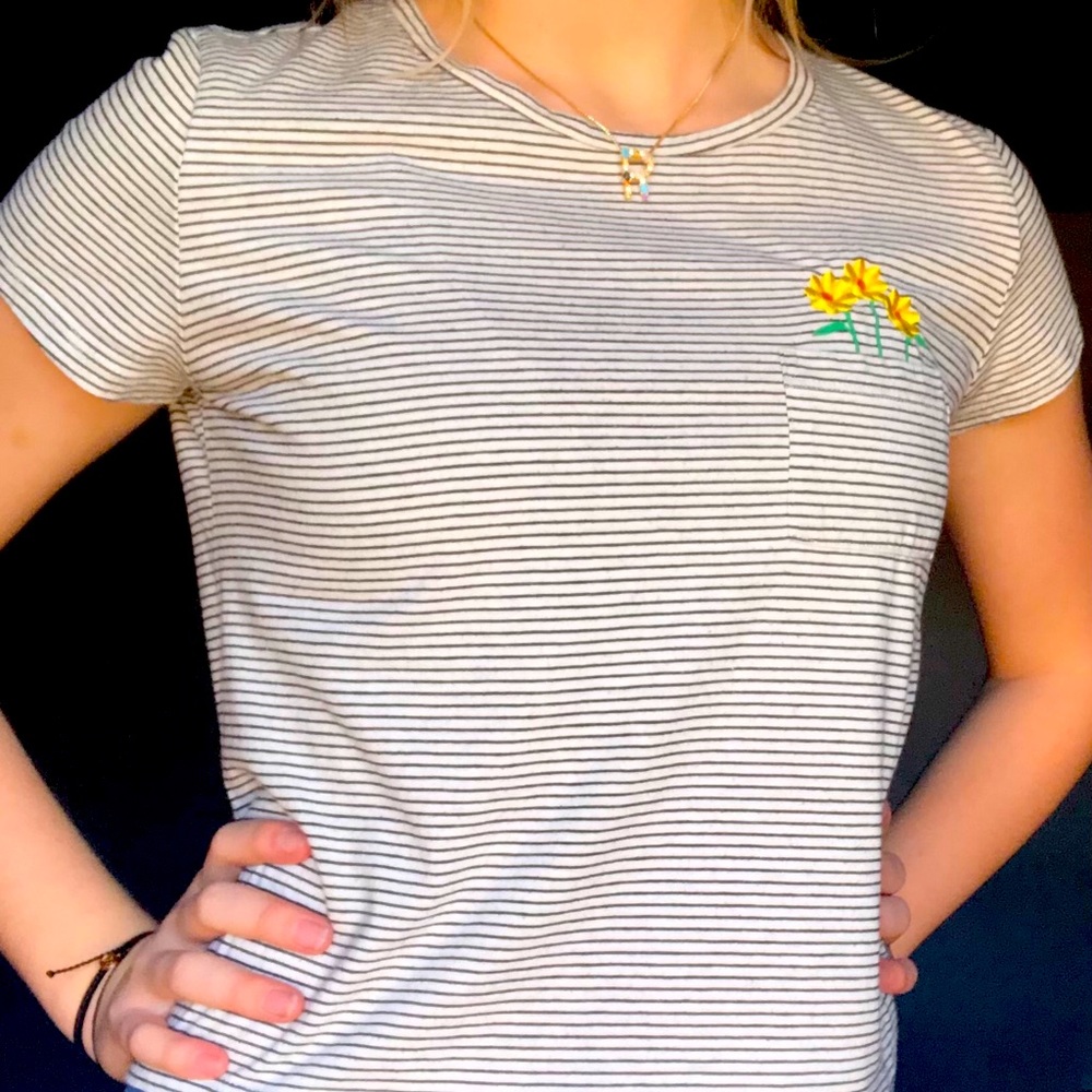 White t-shirt crop top